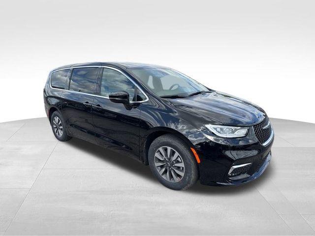 new 2025 Chrysler Pacifica Hybrid car, priced at $43,050
