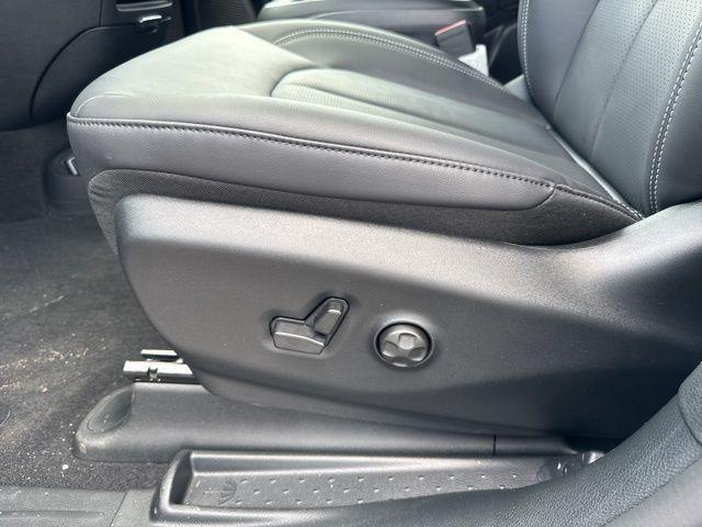 new 2025 Chrysler Pacifica Hybrid car, priced at $43,050