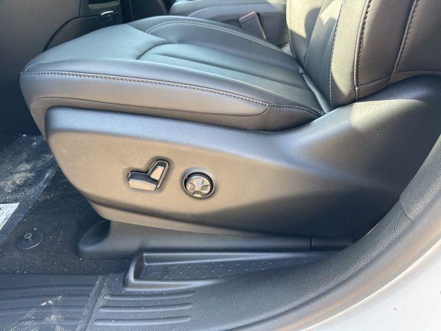 new 2025 Chrysler Pacifica car, priced at $38,608