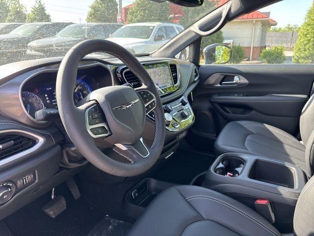 new 2025 Chrysler Pacifica car, priced at $38,608