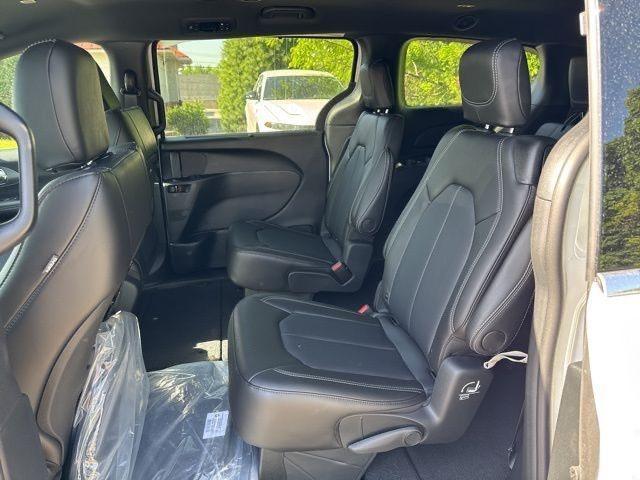 new 2025 Chrysler Pacifica car, priced at $38,608