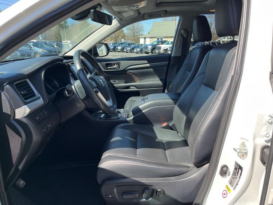 used 2019 Toyota Highlander Hybrid car, priced at $33,995