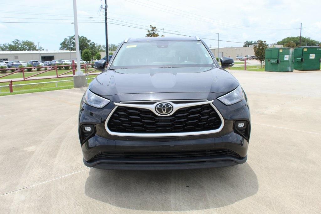 used 2021 Toyota Highlander car, priced at $31,395