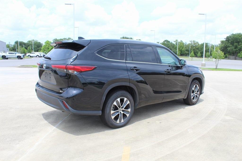 used 2021 Toyota Highlander car, priced at $31,395