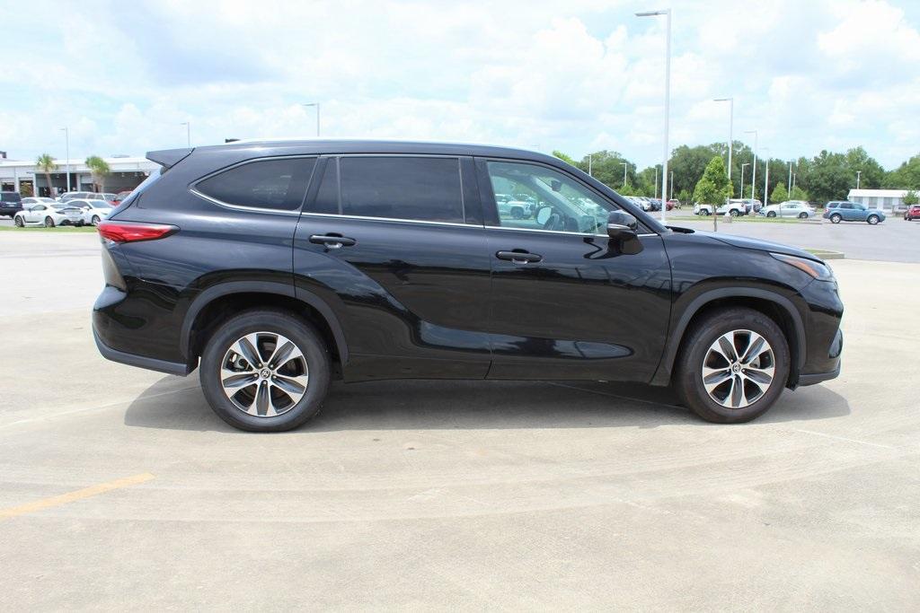 used 2021 Toyota Highlander car, priced at $31,395