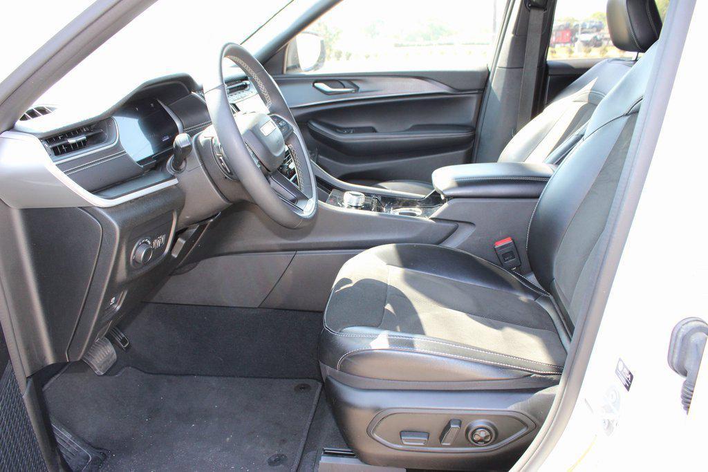 used 2023 Jeep Grand Cherokee car, priced at $27,795