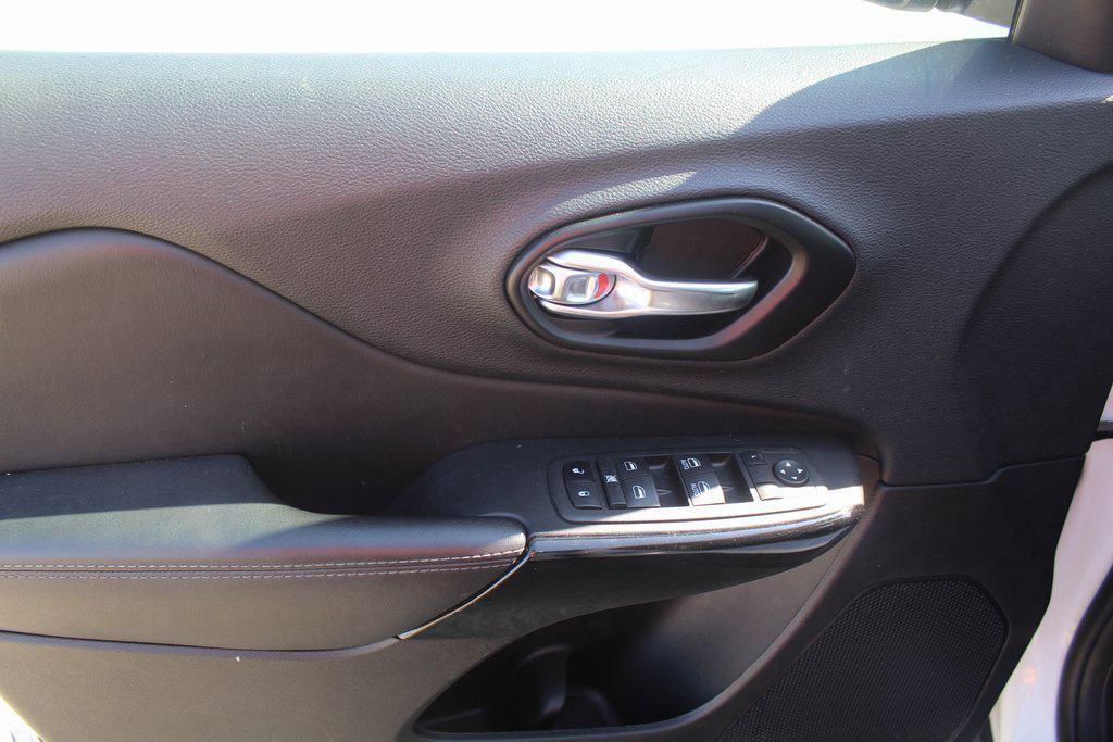 used 2023 Jeep Cherokee car, priced at $22,995
