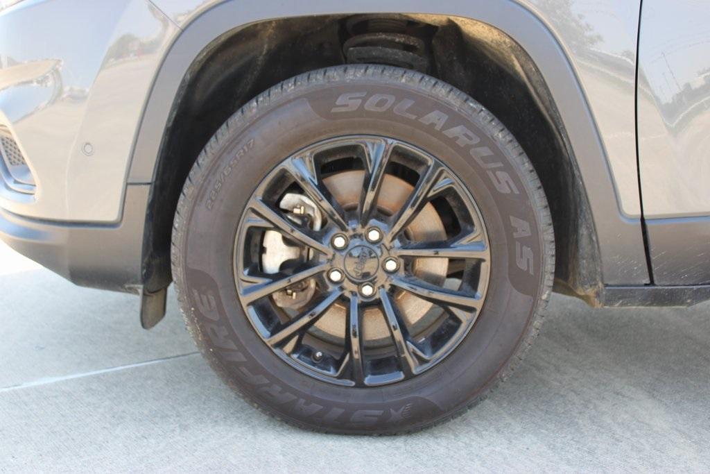 used 2023 Jeep Cherokee car, priced at $24,900