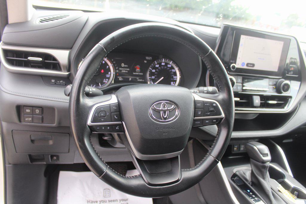 used 2023 Toyota Highlander car, priced at $30,995