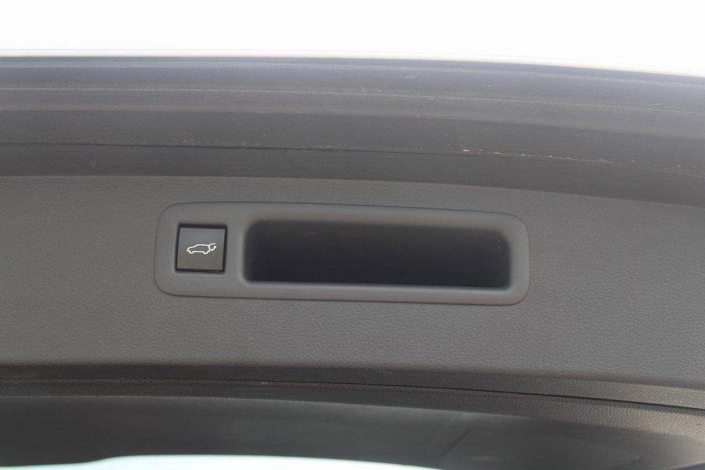 used 2023 Toyota Highlander car, priced at $30,995