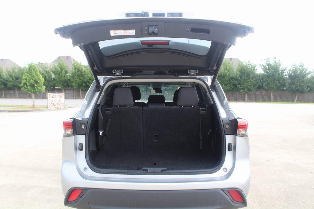used 2023 Toyota Highlander car, priced at $30,995