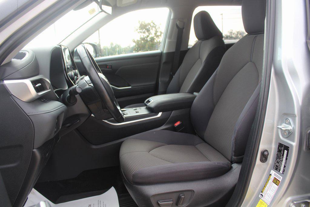 used 2023 Toyota Highlander car, priced at $30,995