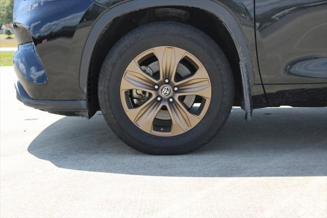 used 2023 Toyota Highlander Hybrid car, priced at $36,595