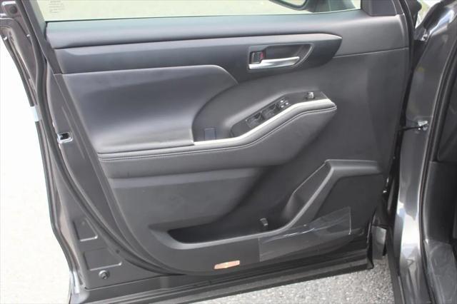 new 2025 Toyota Highlander car, priced at $45,538