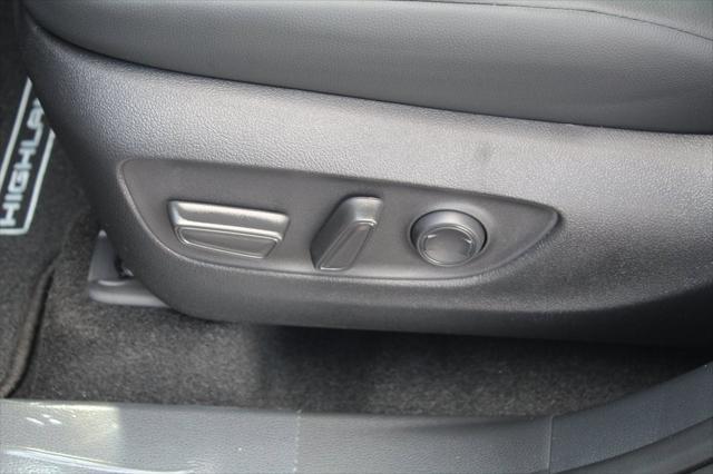 new 2025 Toyota Highlander car, priced at $45,538