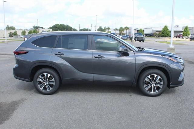 new 2025 Toyota Highlander car, priced at $45,538