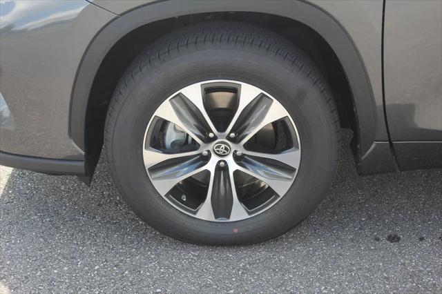 new 2025 Toyota Highlander car, priced at $45,538