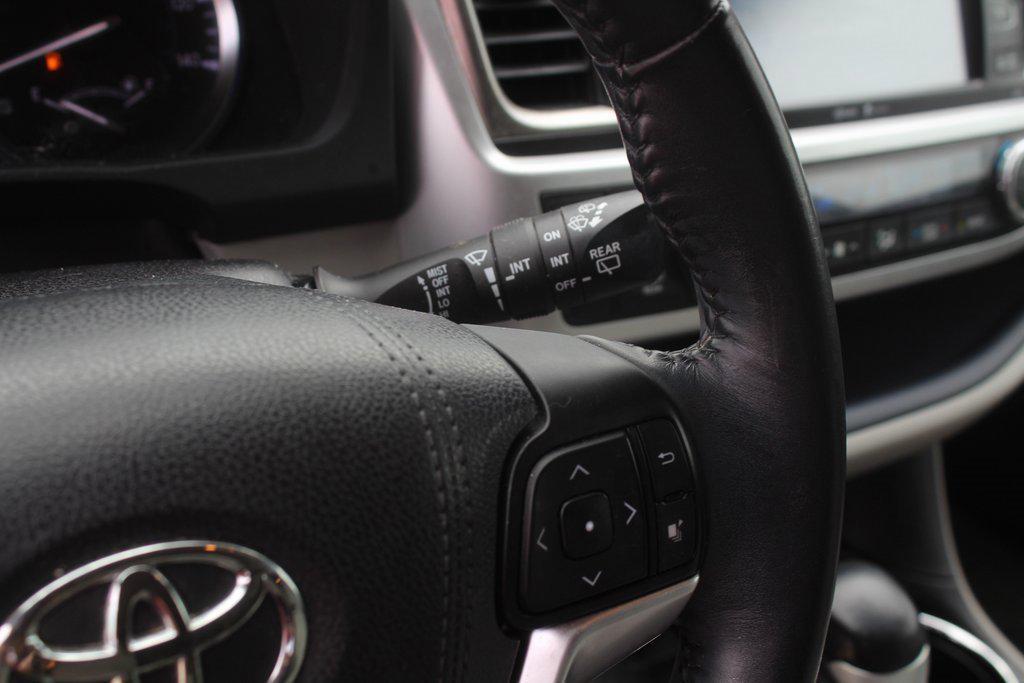 used 2015 Toyota Highlander car, priced at $16,995