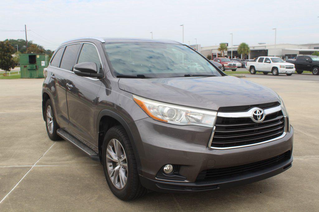 used 2015 Toyota Highlander car, priced at $16,995