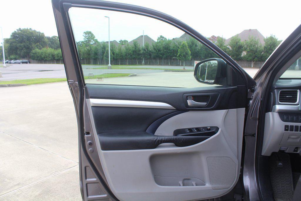 used 2015 Toyota Highlander car, priced at $16,995
