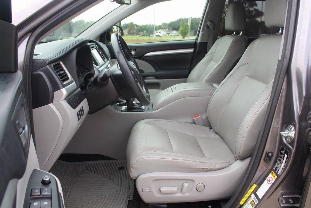 used 2015 Toyota Highlander car, priced at $16,995