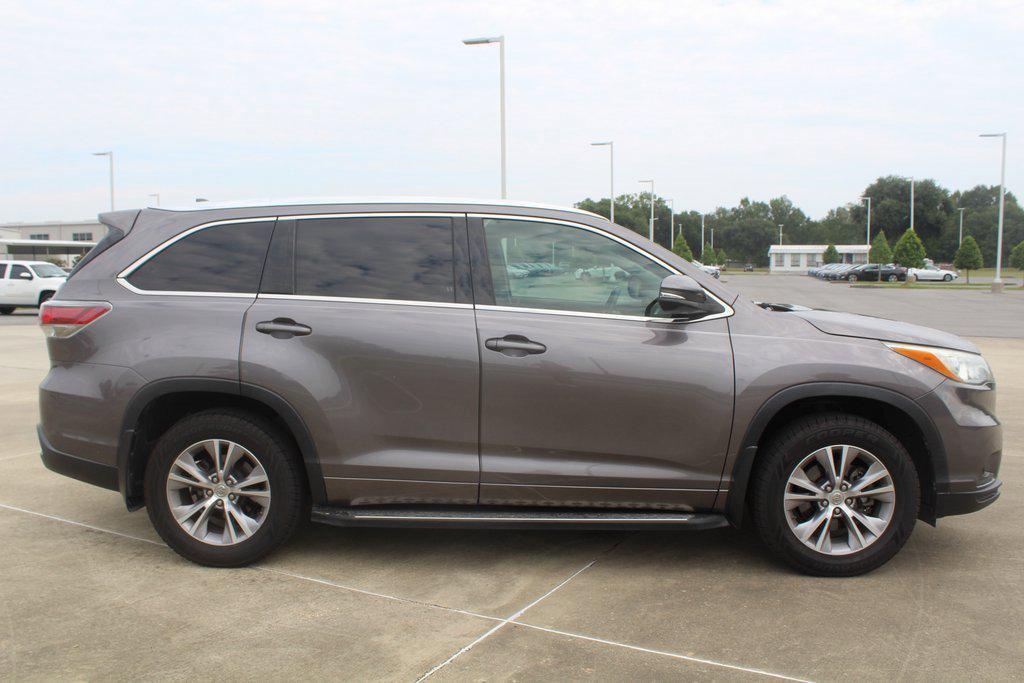 used 2015 Toyota Highlander car, priced at $16,995
