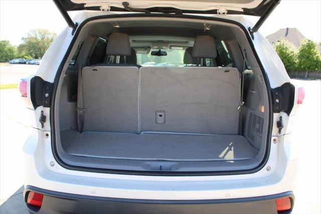 used 2015 Toyota Highlander car, priced at $12,995