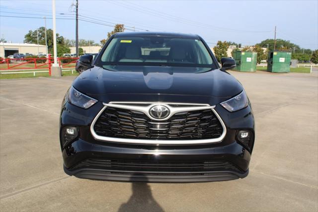 used 2023 Toyota Highlander car, priced at $33,999