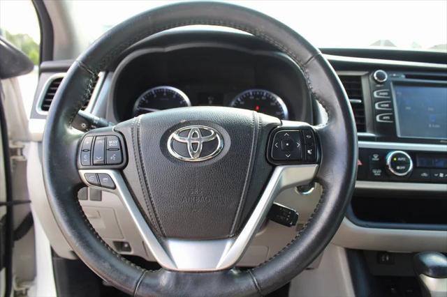 used 2015 Toyota Highlander car, priced at $12,995