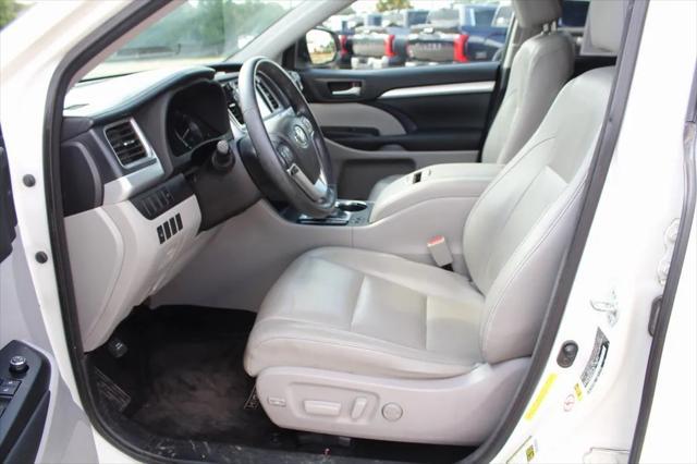 used 2015 Toyota Highlander car, priced at $12,995