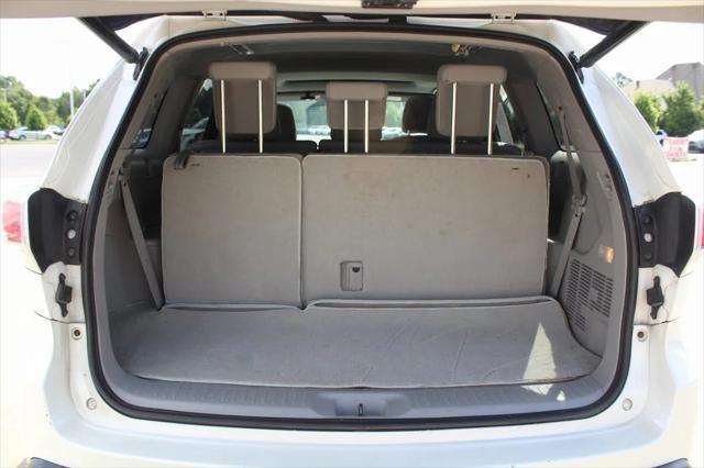 used 2015 Toyota Highlander car, priced at $12,995