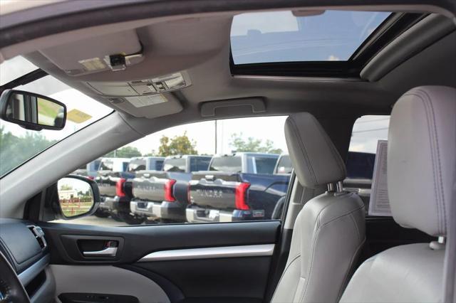 used 2015 Toyota Highlander car, priced at $12,995
