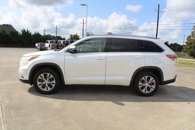 used 2015 Toyota Highlander car, priced at $12,995
