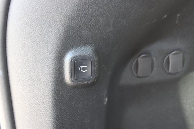 used 2023 Jeep Cherokee car, priced at $24,999