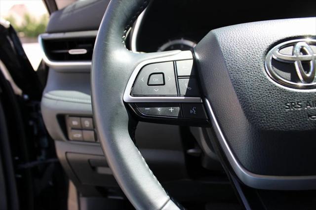 used 2022 Toyota Highlander car, priced at $32,395