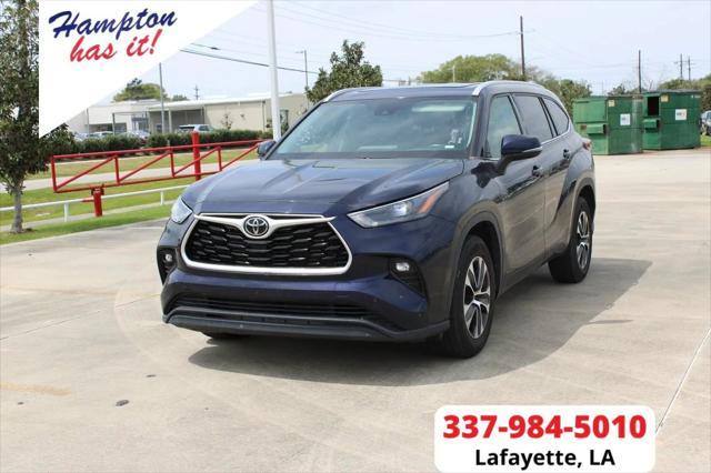 used 2022 Toyota Highlander car, priced at $32,395