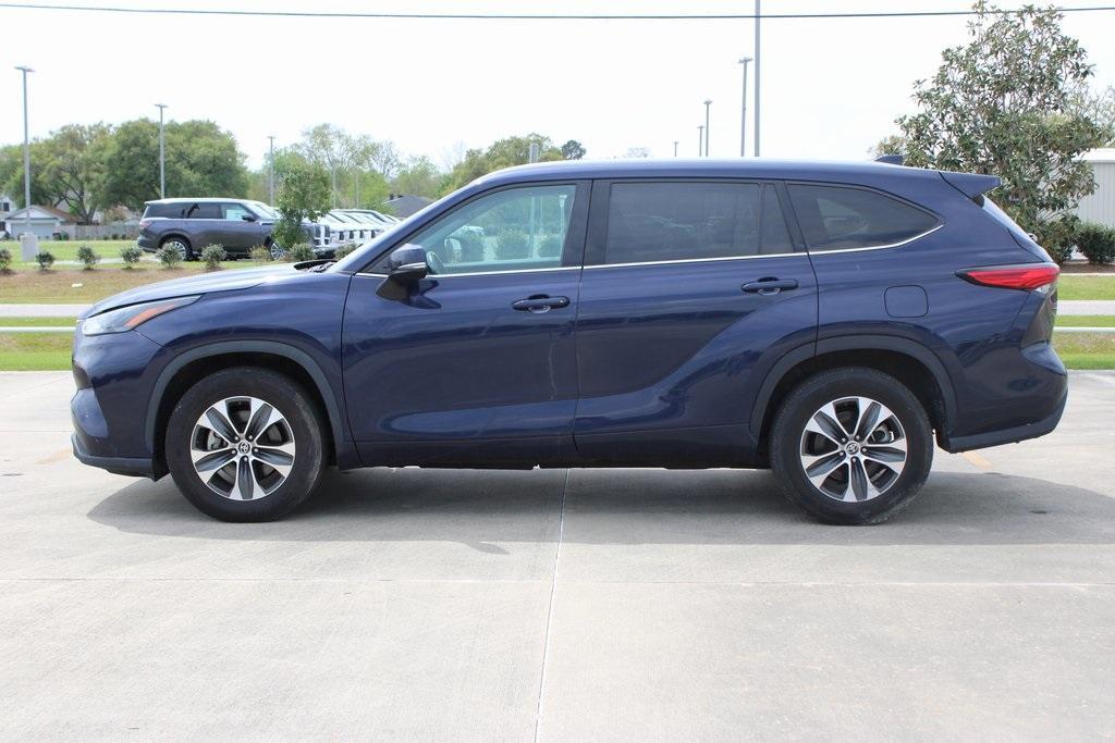 used 2022 Toyota Highlander car, priced at $34,025