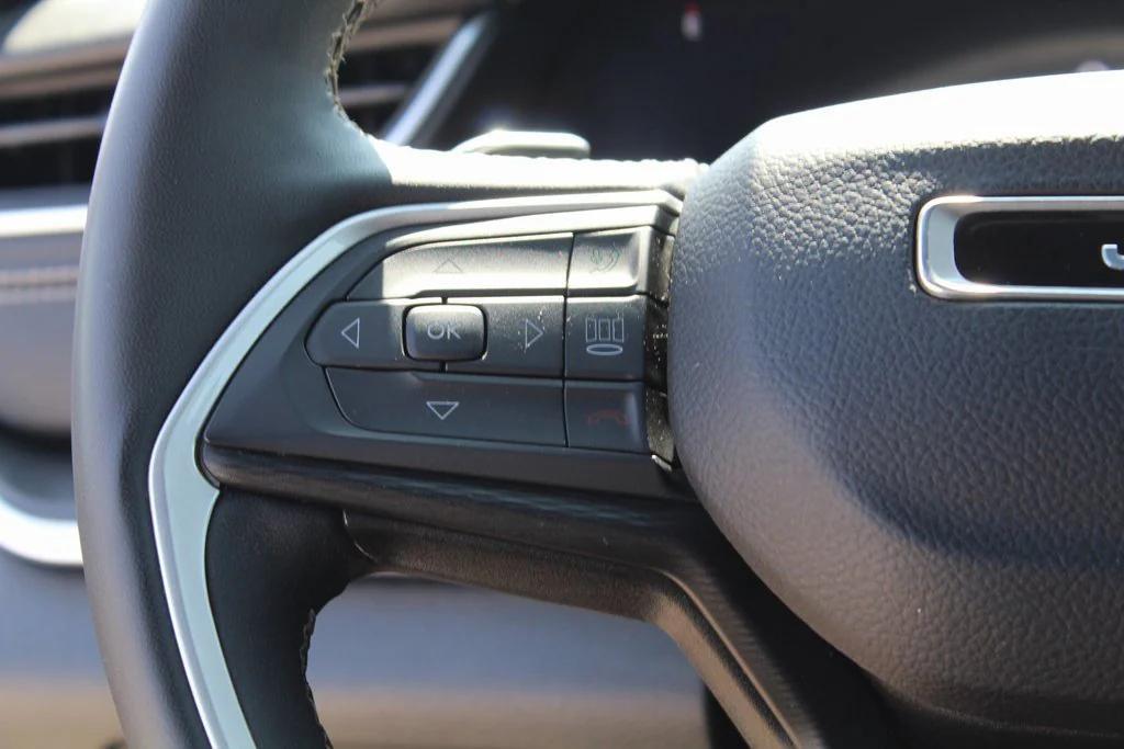used 2023 Jeep Grand Cherokee car, priced at $25,995