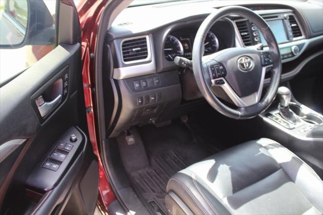 used 2018 Toyota Highlander car, priced at $27,495