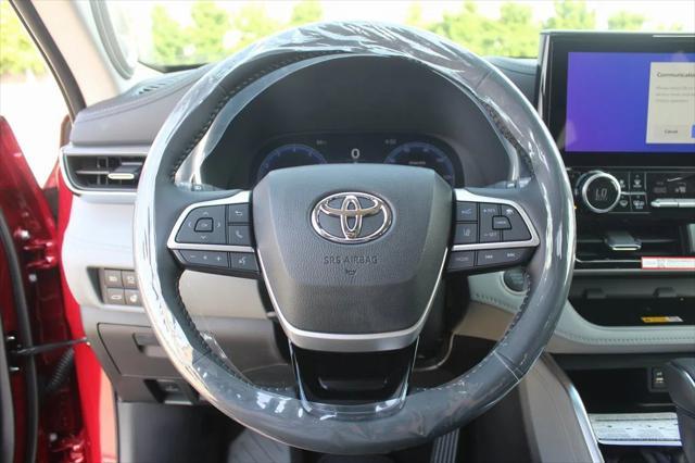 new 2025 Toyota Highlander car, priced at $52,005