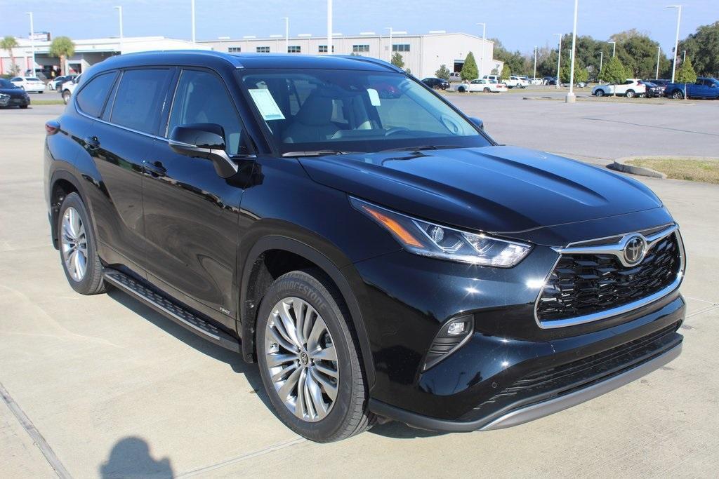 new 2025 Toyota Highlander Hybrid car, priced at $57,600