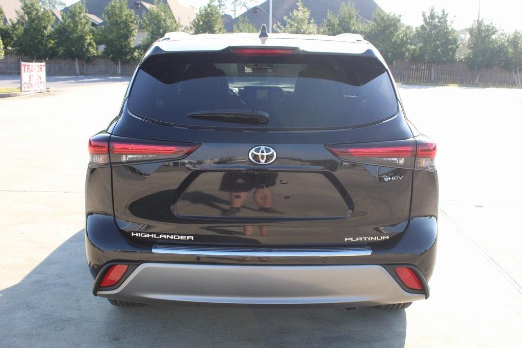 new 2025 Toyota Highlander Hybrid car, priced at $57,600