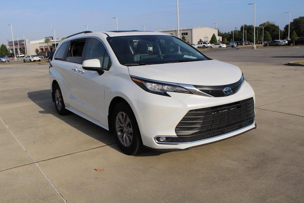 used 2022 Toyota Sienna car, priced at $38,999