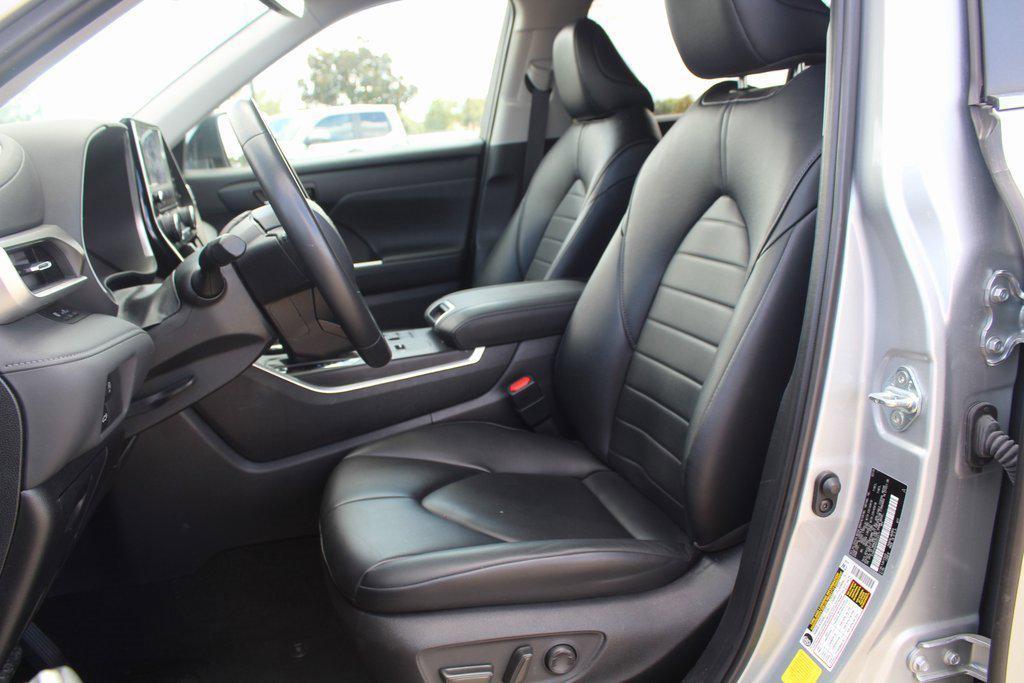 used 2024 Toyota Highlander car, priced at $37,895