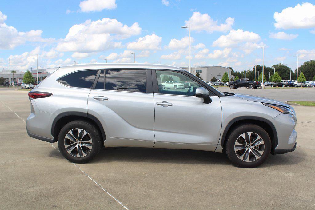 used 2024 Toyota Highlander car, priced at $37,895