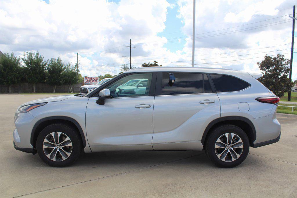used 2024 Toyota Highlander car, priced at $37,895