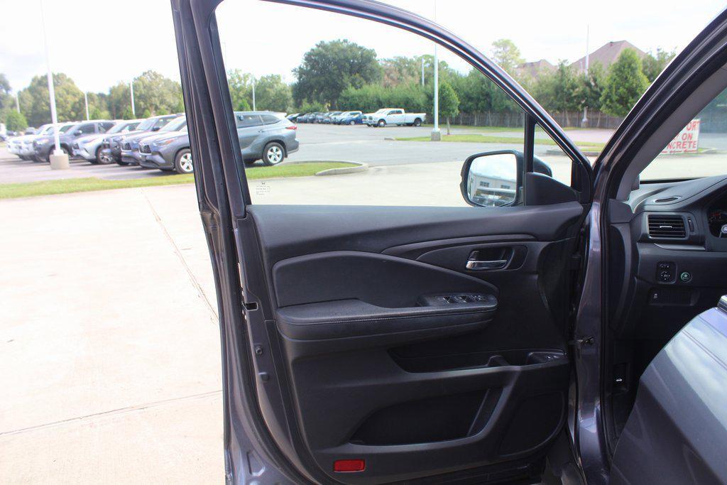 used 2016 Honda Pilot car, priced at $15,995