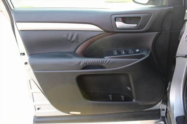 used 2015 Toyota Highlander car, priced at $16,900