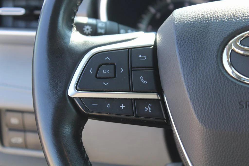 used 2021 Toyota Highlander car, priced at $28,595