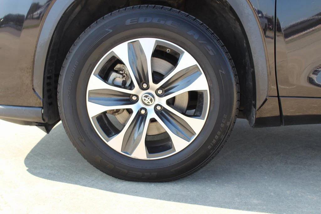 used 2021 Toyota Highlander car, priced at $28,595